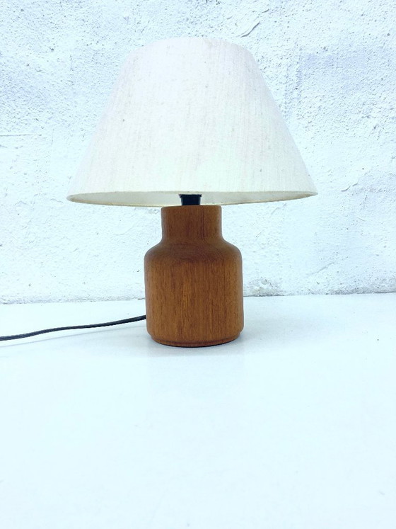 Image 1 of Piccola lampada da tavolo in legno di teak di Kirk Copenhagen, anni '60/'70