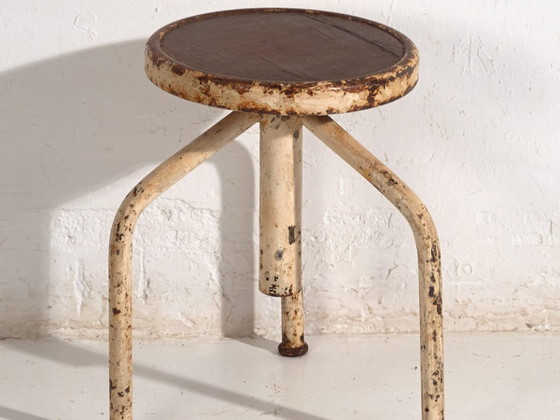 Industrial stool with white patina (c.1950) #7 – Iron, Industrieel (photo 2 of 30)