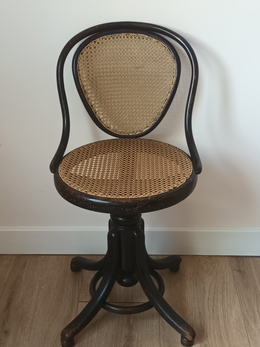 Chaise musicale Thonet n°5101