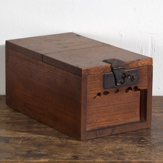 Antique Japanese chest with iron lock – Japan, circa 1880 – Chest of drawers (photo 4 of 40)