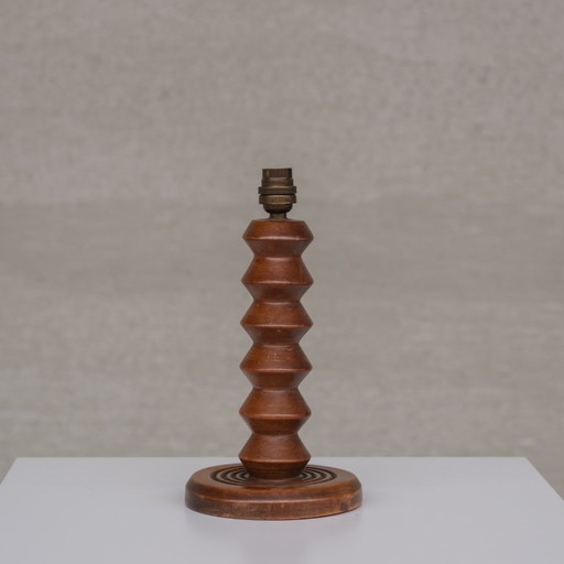 Lampada da tavolo in stile Petite French con motivo geometrico in rovere tornito