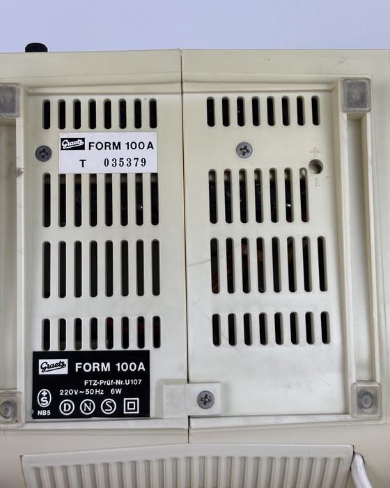 Image 1 of Orologio radio Graetz Form 100A, anni &#39;70, era spaziale, sveglia vintage, orologio digitale, design di metà secolo, Germania