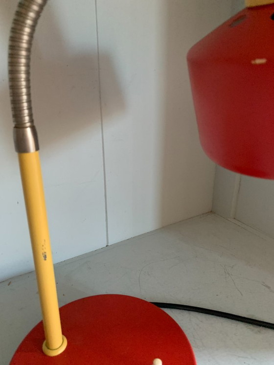 Image 1 of Lampe de bureau vintage rouge et jaune des années 80 (danoise)