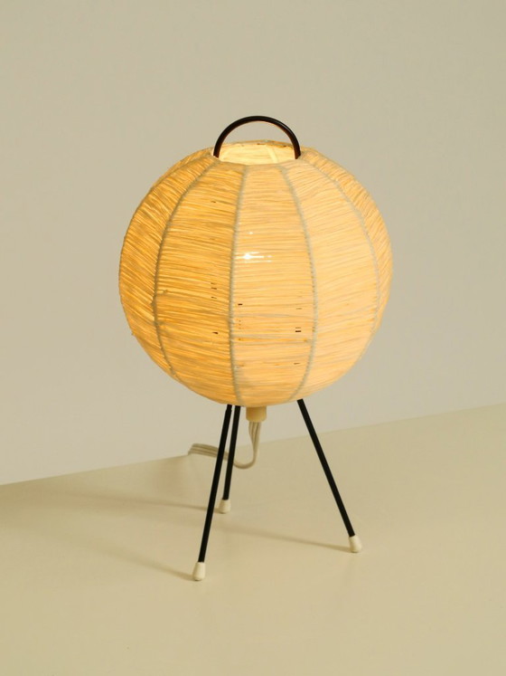 Image 1 of Beautiful mid-century modern tripod raffia table night lamp in very good vintage condition