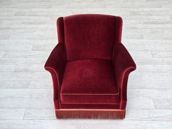 Image 1 of Fauteuil danois des années 1960, velours d'ameublement rouge cerise, bois de frêne, original