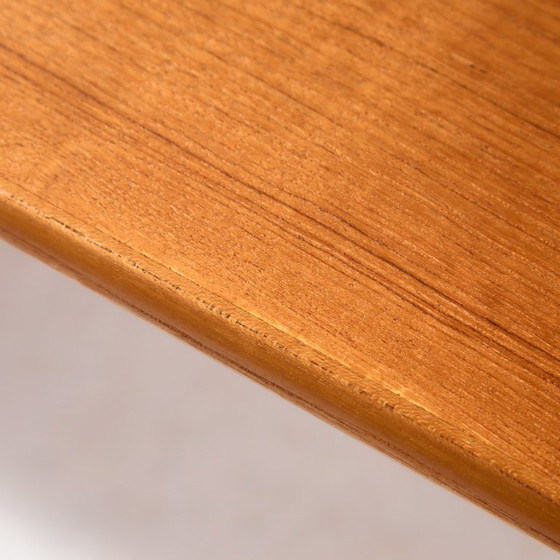 Image 1 of MK9976 Table de salle à manger restaurée en teck et chêne