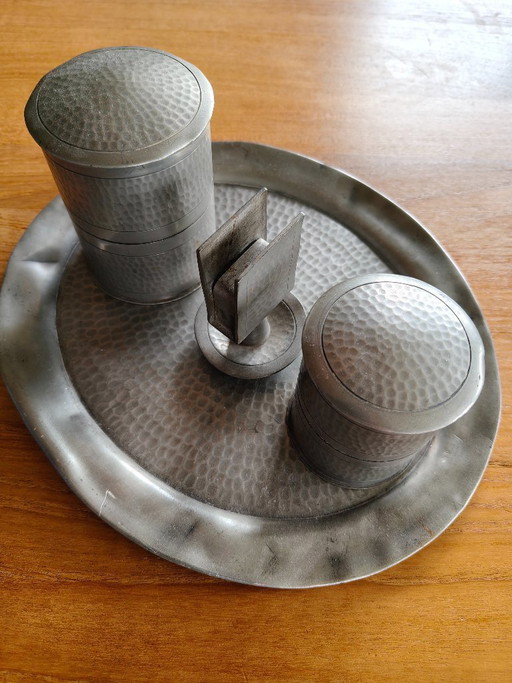 Set da fumo antico in peltro C.K.L. composto da 4 pezzi.