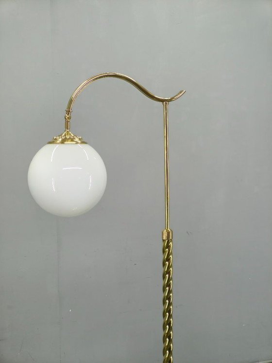Image 1 of Lampada da terra italiana Art Déco in ottone con globo in vetro, anni '30