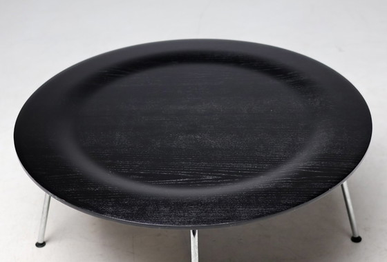 Image 1 of CTM salontafel van Charles & Ray Eames, Vitra in zwart geverfd essenhout.