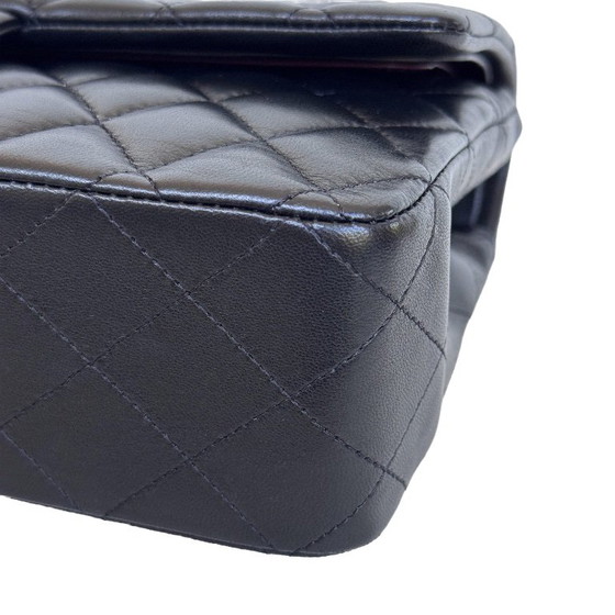 Chanel Classic Flap Medium – Crossbody bags, Lambskin (photo 4 of 17)
