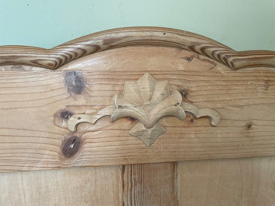 Image 1 of 2 bedden hout met twee nachtkastjes. Jugendstil style