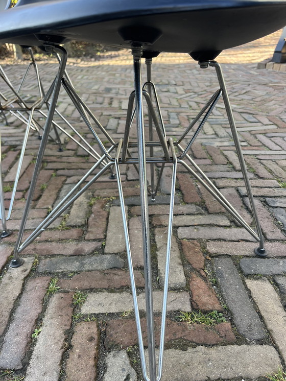 Image 1 of Vitra Eames Stühle