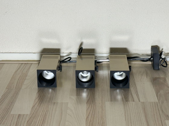 Image 1 of Lampada da soffitto Philips vintage anni &#39;60 a 3 faretti, color crema e cromo, faretto cubico modernista, design retrò oland