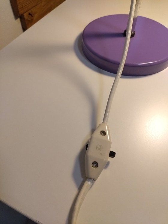 Lámpara de mesa con forma de ojo morado de la era espacial – Lámparas de mesa, Metal, Chrome (photo 11 of 12)