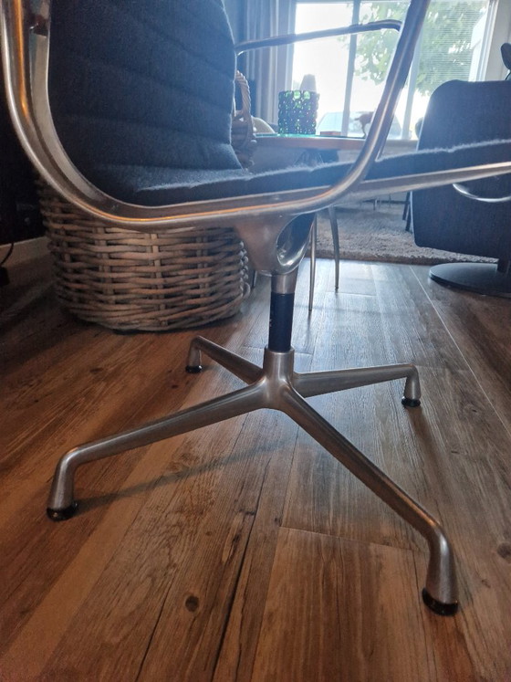 4 x Vitra EA 108 vergaderstoelen – Textile, Aluminium (photo 5 of 7)