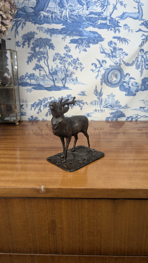 Sculpture en bronze d'un cerf bramant dans le goût de Paul-Édouard Delabrièrre