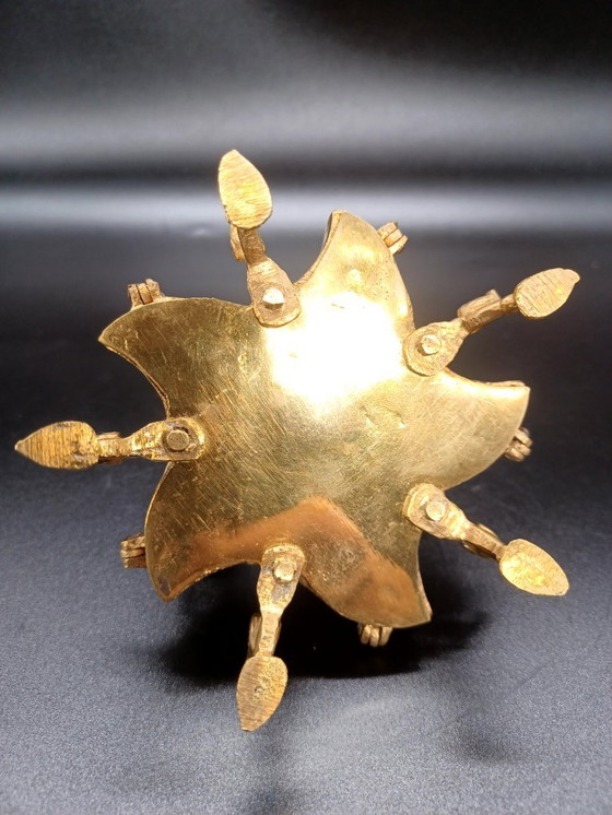 Image 1 of Antike Puderdose aus Messing für hinduistisches Make-up, Ende des 19. Jahrhunderts