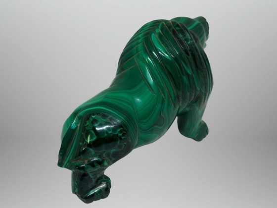 Image 1 of Lion statue carved and polished in malachite, 115 mm in diameter and weighing 540 grams