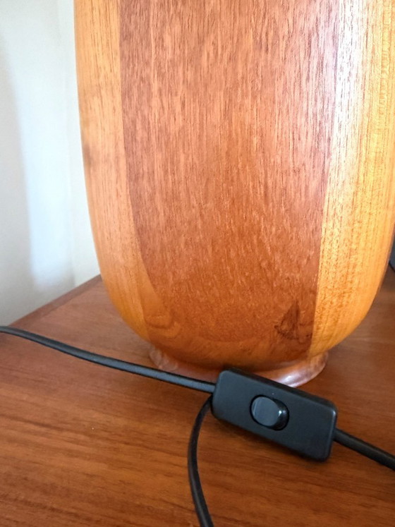 Lampada da tavolo danese in teak tornito con paralume in seta del marchio Dyrlund – Lampade da tavolo, Silk (photo 4 of 5)