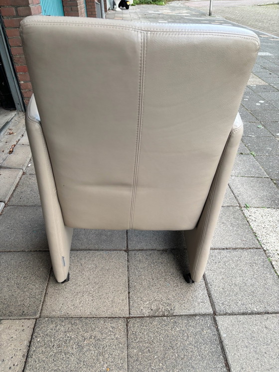 4 Esszimmer-Armlehnstühle – Esszimmerstühle, Leder (photo 2 of 5)