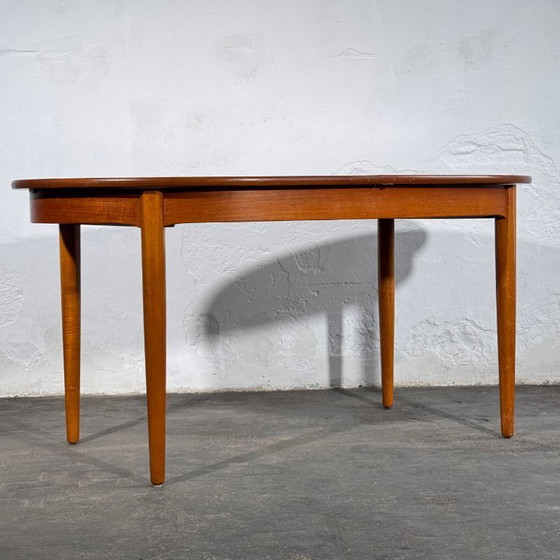 Image 1 of Mesa de comedor ovalada extensible de teca, estilo británico, década de 1960.