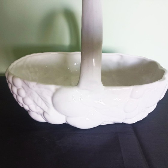 Image 1 of Cesto di frutta vintage in ceramica bianca italiana - Marcato P