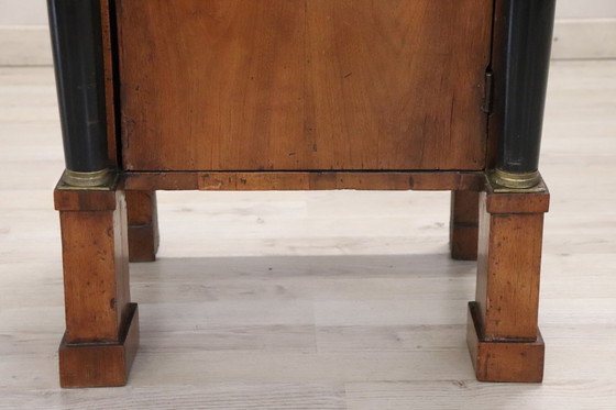 Image 1 of Antico comodino in noce, Italia, inizio XIX secolo