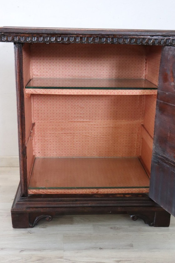 Image 1 of Table de nuit ancienne en noyer, Italie Toscane Début du 18ème siècle