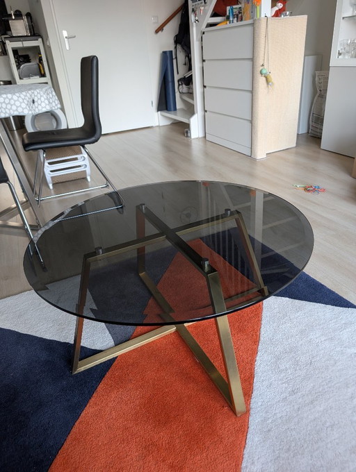 MADE.com | Table basse Haku Verre fumé et laiton
