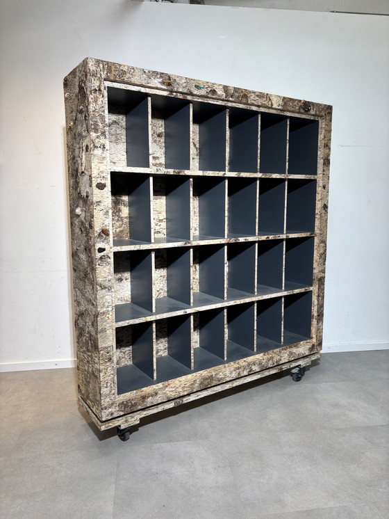 Image 1 of Librería de corteza de abedul de Sophie Gallardo y George Guillaume Cassan