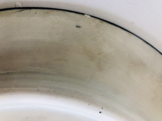 Image 1 of Plat en céramique au décor de marine en grisaille à main levée 