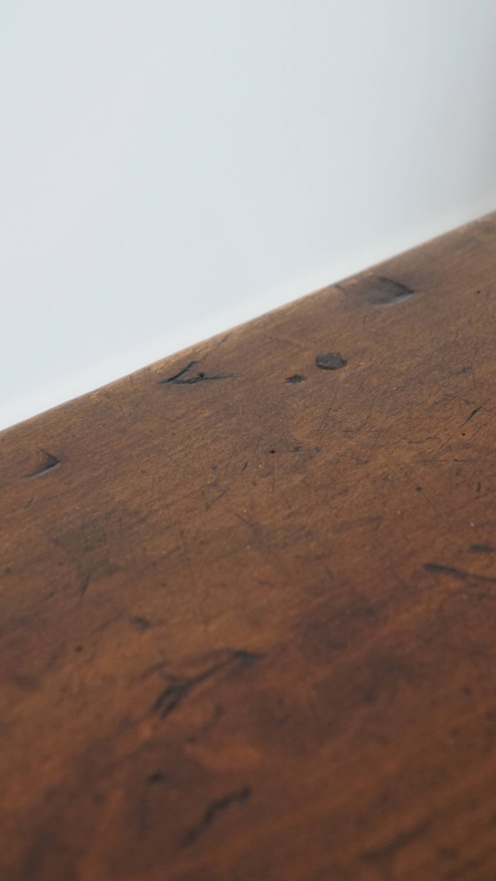 Image 1 of Table de salle à manger ancienne en bois fruitier du 18ème siècle avec 2 tiroirs