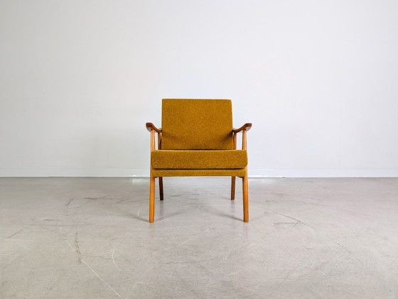 Image 1 of Poltrona Mid-Century, poltrona Bouclé, vintage retrò, giallo senape