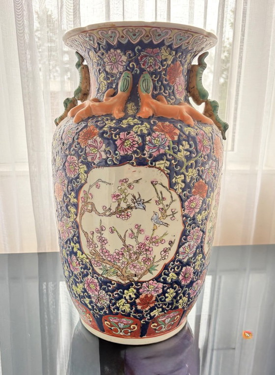 Grande vaso cinese per rose con bassorilievo (36 cm) - Chinoiserie – Vasi, Ceramic, Porcelain (photo 3 of 6)