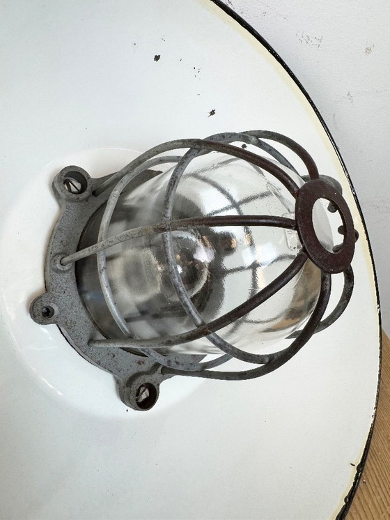 Image 1 of Industrielle Käfig-Hängelampe aus schwarzem Emaille und Gusseisen, 1960er