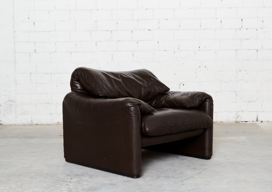 Image 1 of Maralunga-Loungesessel und passender Hocker aus Leder von Vico Magistretti für Cassina, 1980er Jahre, 2er-Set