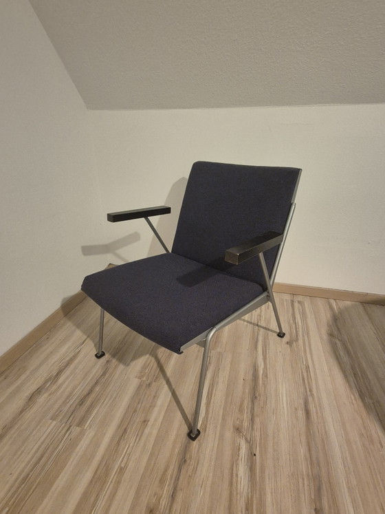 Image 1 of OASE stoel van Wim Rietveld uit de Cirkel fabriek in Zwanenburg