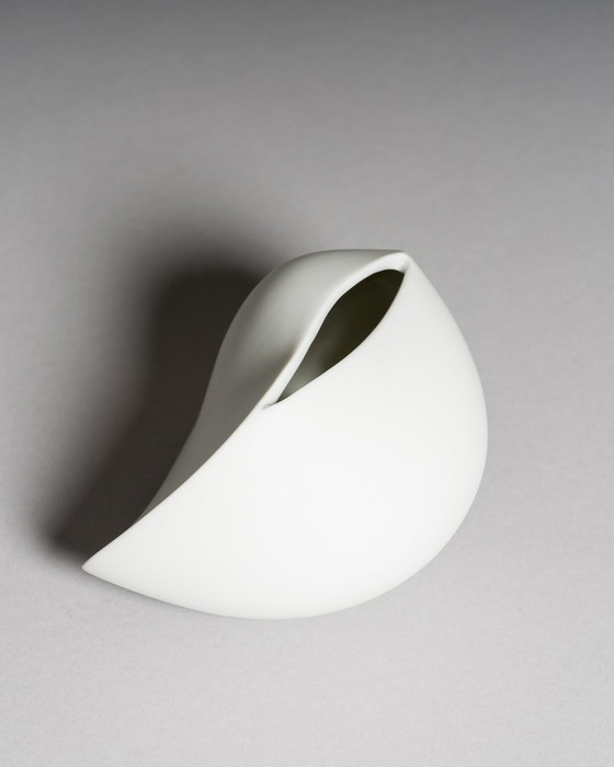 Image 1 of Curated Porcelain Duo: Lino Sabattini "Penguin" Vase (22cm) & Uta Feyl Sculptural Mini Vase – Rosenthal Studio Line, 1980s