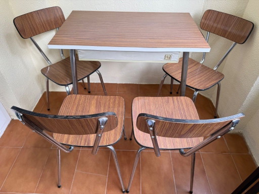 Esszimmer mit Vintage-Formica-Belag