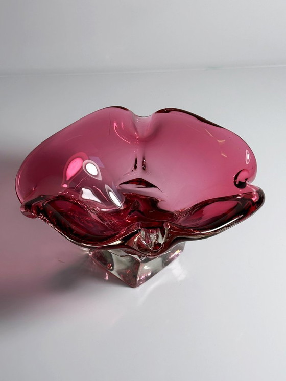 Image 1 of Coupe lourde Vide Poche Josef Hospodka - Chřibská Bohème Cranberry verre Sklo Skrdlovice Bohème Mid Century