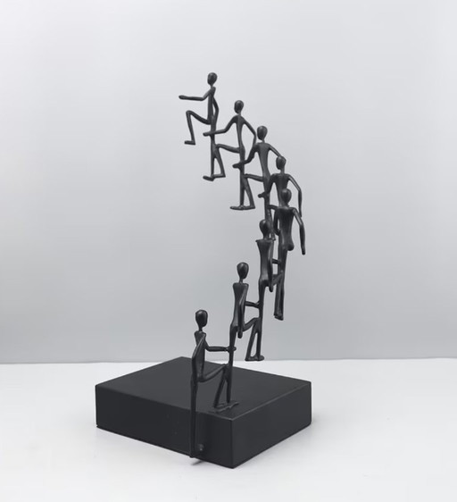 Nieuwe ijzeren sculptuur "Mannen die escaleren" 39 cm – beeldhouwkunst, Iron