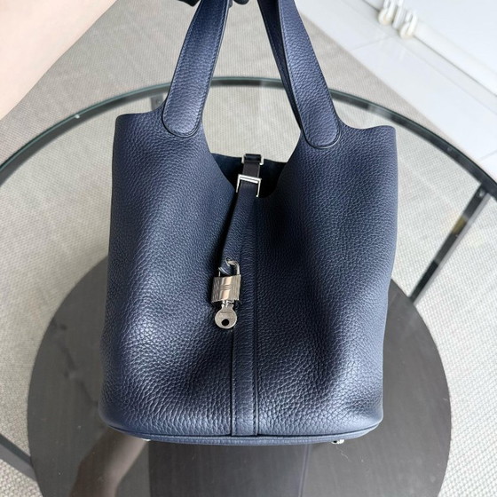 Image 1 of HERMES PICOTIN 22 - MIDNIGHT BLUE CLEMENCE LEER MET ZILVEREN BESLAG EN STEMPEL X