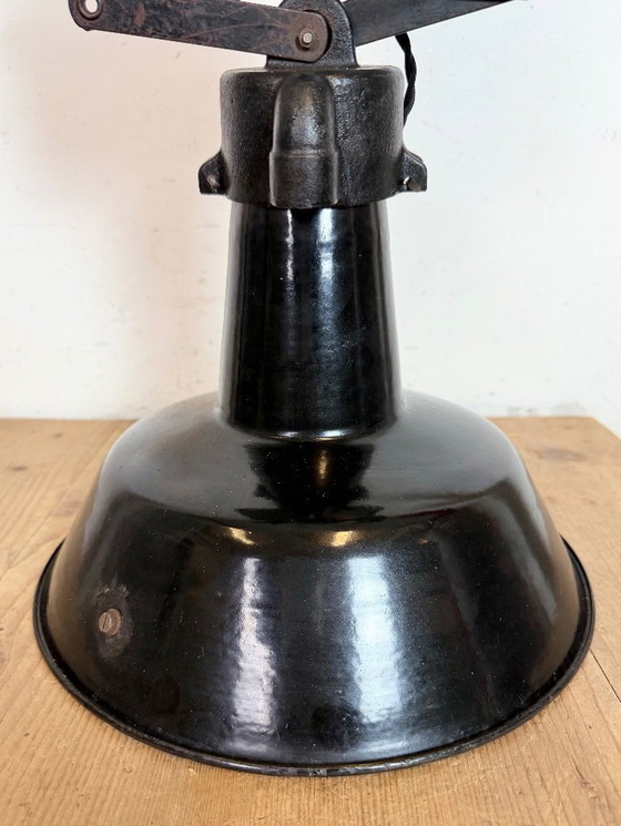 Image 1 of Industriële zwarte emaille schaarplafondlamp, jaren 30