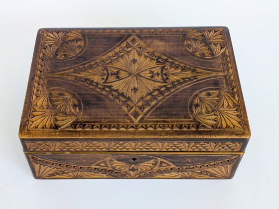 Antique Folk Art Chip Carved Wooden Box Treasure Chest – Decorative Objects (photo 18 of 18)