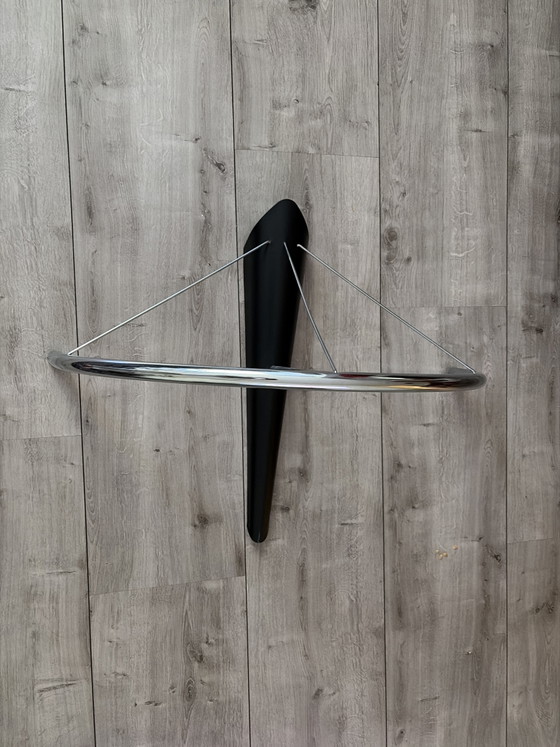 Image 1 of Porte-manteau post-moderne