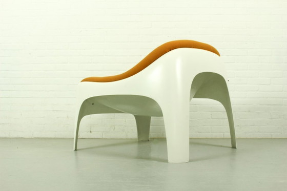 Image 1 of Exclusiva tumbona de fibra de vidrio de la era espacial diseñada por Sergio Mazza para Artemide.