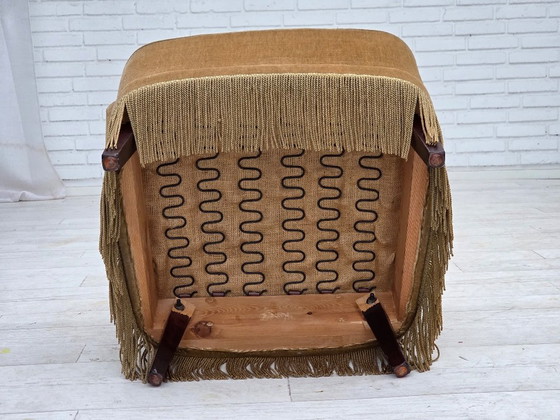 Image 1 of Poltrona danese, anni '70, in velluto verde chiaro.