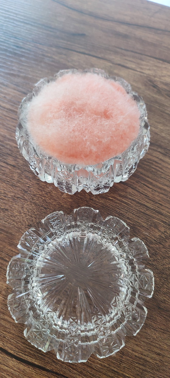 Image 1 of Poudrier ancien en verre ciselé