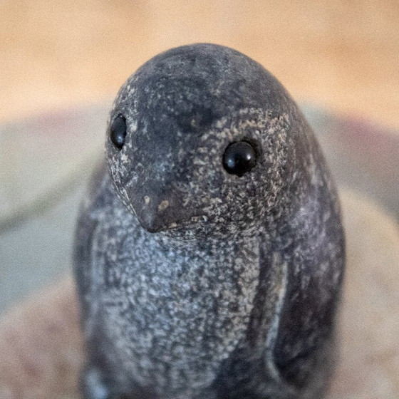 Image 1 of Statuetta vintage di pinguino cucciolo di Wolf Canada