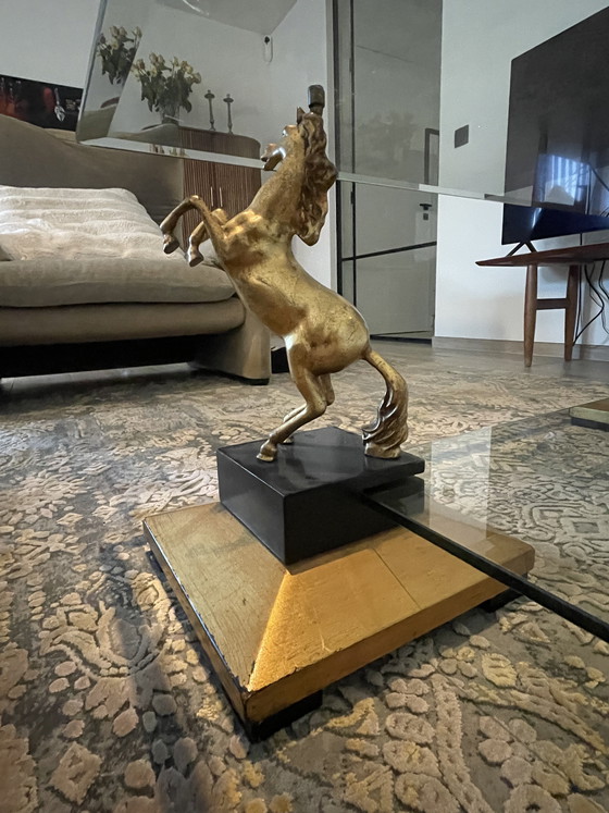 Image 1 of Vintage salontafel met bronzen paarden op stenen pilaren 